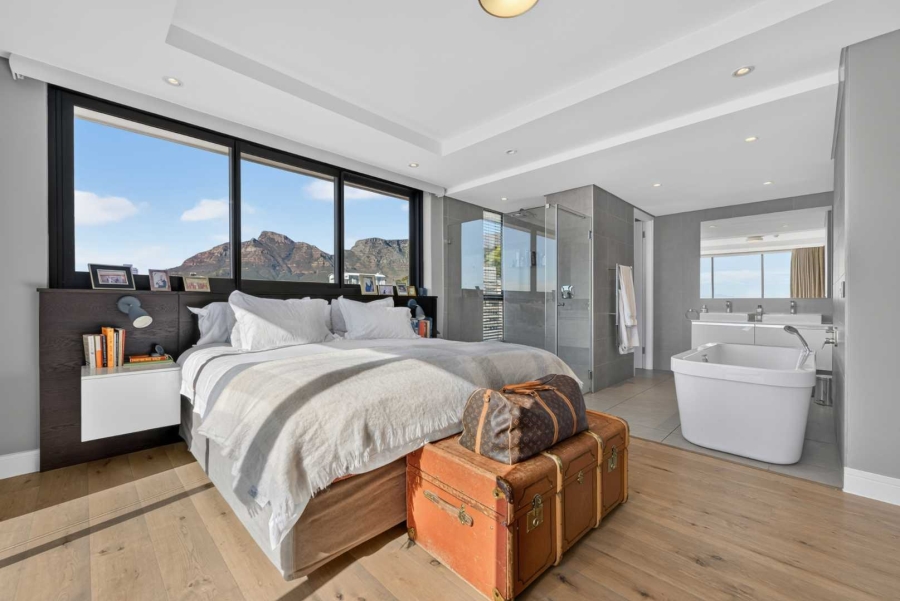 3 Bedroom Property for Sale in Green Point Western Cape